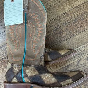 Men’s patchwork boots never wore